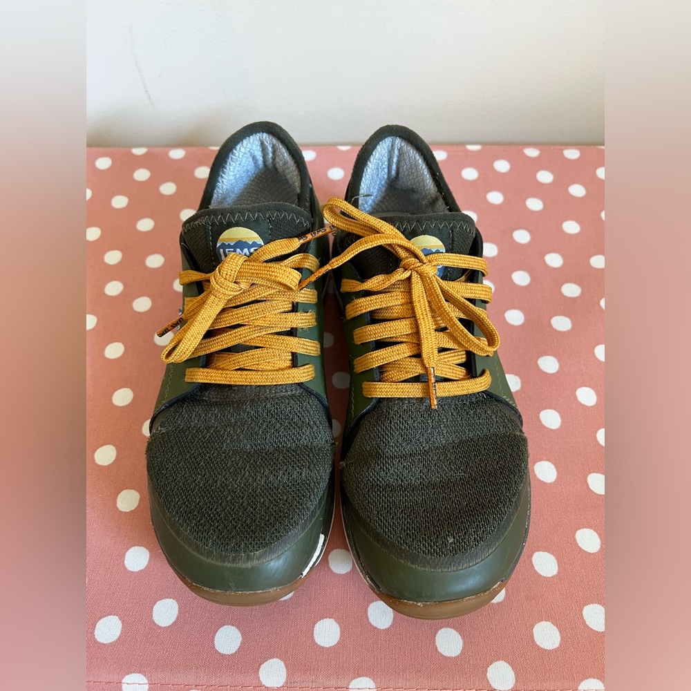 Women’s Green Mesa shoes, size 8